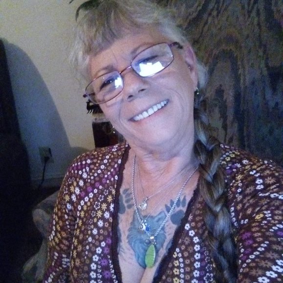 Meet your Posher, Sandy - Picture 1 of 1